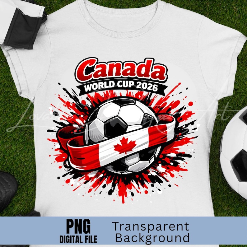 Puede incluir: Camiseta blanca con un bal&oacute;n de f&uacute;tbol, una cinta con la bandera canadiense y el texto "Canada WORLD CUP 2026". El dise&ntilde;o incluye salpicaduras rojas y negras, y las palabras "PNG DIGITAL FILE Transparent Background".