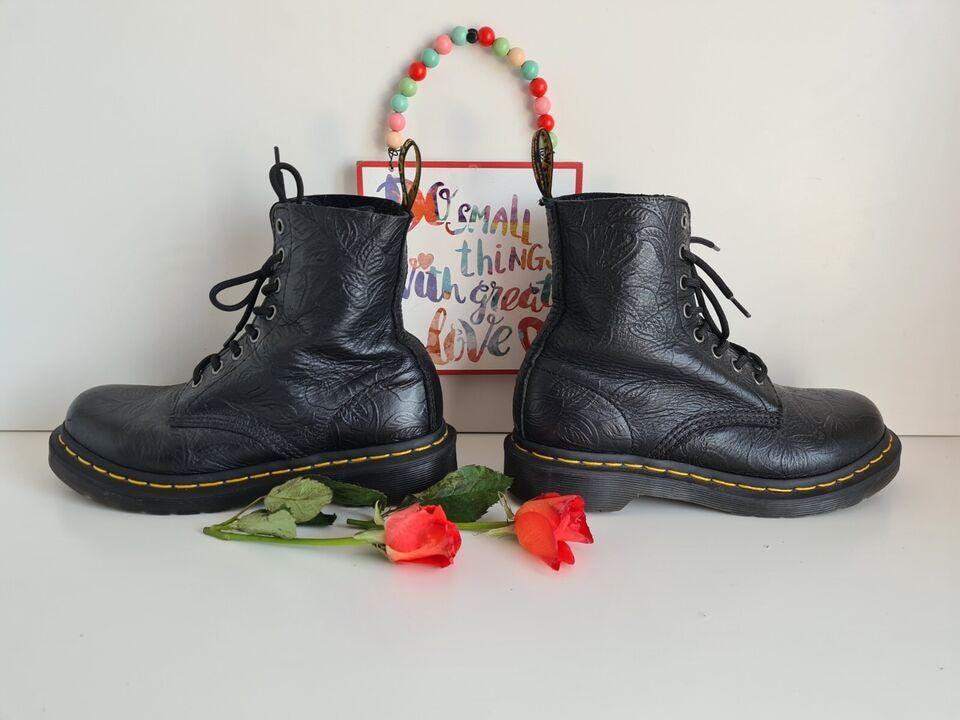 Dr Doc Martens 1460 8 hole pascal emboss floral ankle Black boots UK4 EU37 US6