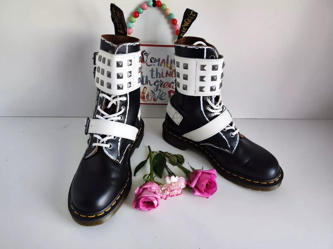 ドクターマーチン ブーツ1490 JOSKA STUD BOOTS Dr. Martens 1490 Studded Buckle Boots, Black & White, UK6 US8 EU39