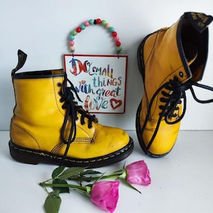 Dr Martens 1460 8 hole yellow vintage england ankle boots UK 6 EU 39 US 8