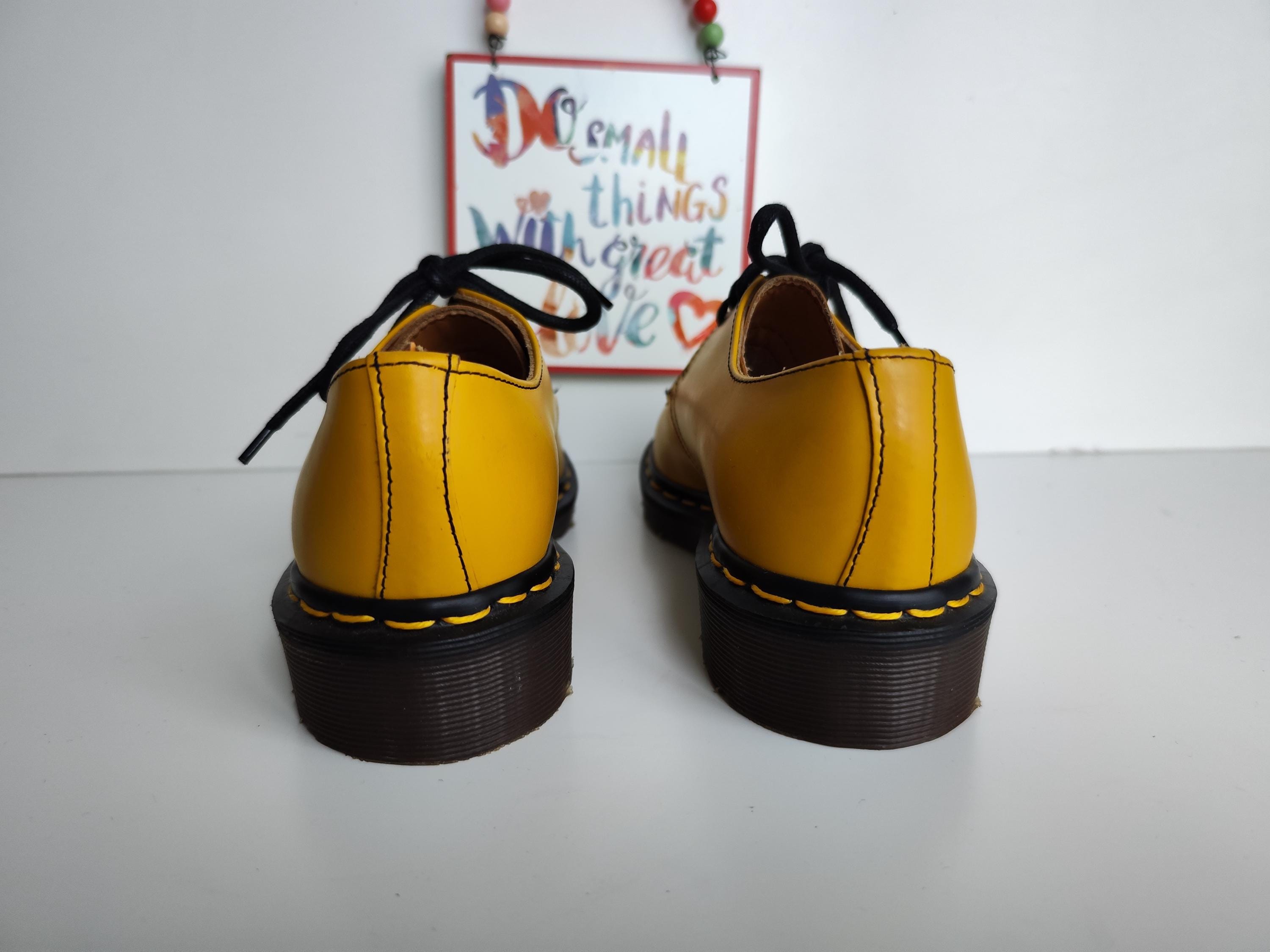 Dr Martens 1461 Yellow 3 Hole Vintage Oxford MIE England  display picture 3