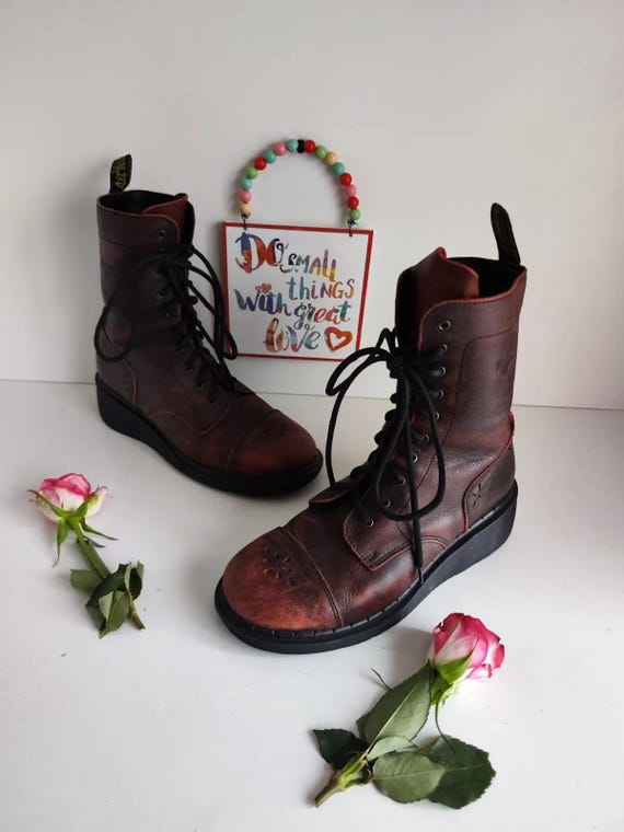Dr Martens 1490 3A33 Brogue Red England Platform 10 Hole