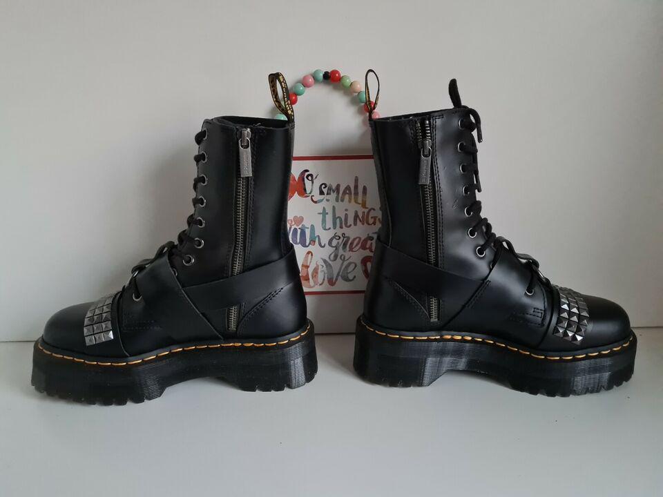 Dr Doc Martens Jadon Hi Stud Buckle Strap Platform Quad Dr Doc Martens Jadon Hi Stud Buckle Strap Platform Quad
