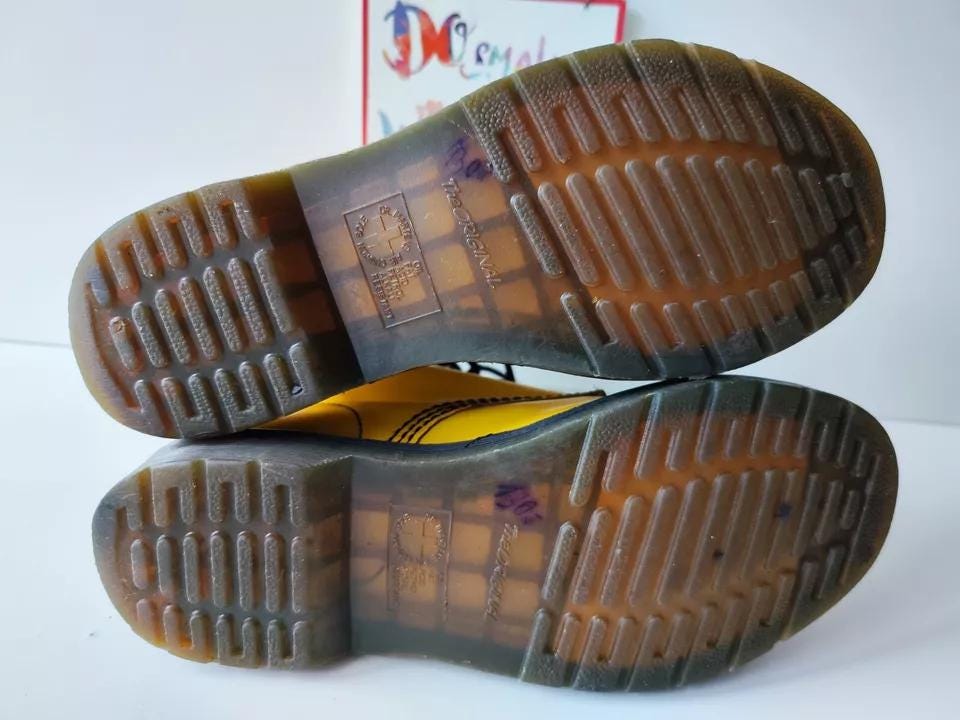 Dr Martens 1460 8 Eye Hincky Smile Smiley Wink Adventure Dr Martens 1460 8 Eye Hincky Smile Smiley Wink Adventure