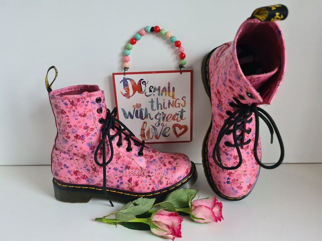 Pink Doc Martens Pascal Blumen Dr Martens Pascal 1460 Loch Blumen
