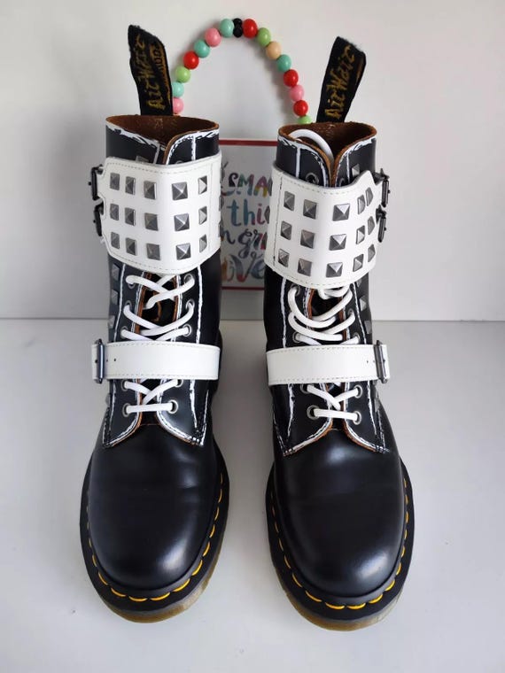 Dr Doc Martens 1490 Joska Stud Black White 10 Eye Buckle Boots UK6