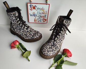 Botas Dr. Martens 1460 de 8 ojales, de piel de leopardo y pantera, talla UK4, EU37, US6.