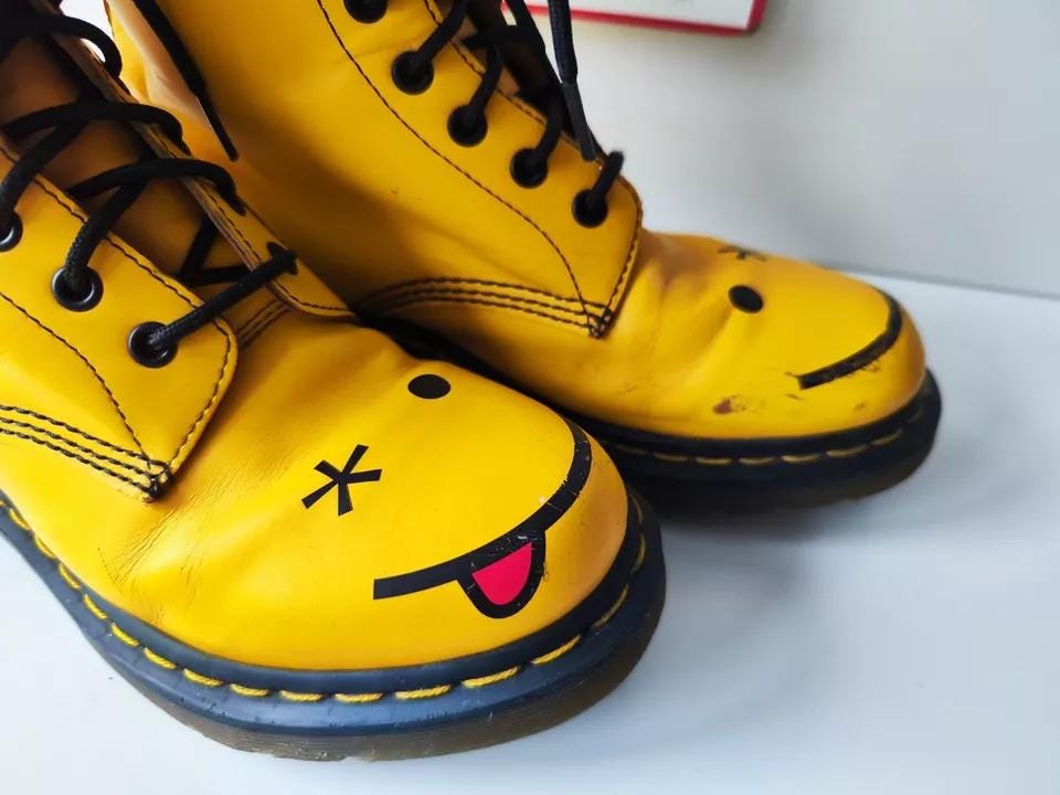 Dr Martens 1460 8 Eye Hincky Smile Smiley Wink Adventure Dr Martens 1460 8 Eye Hincky Smile Smiley Wink Adventure