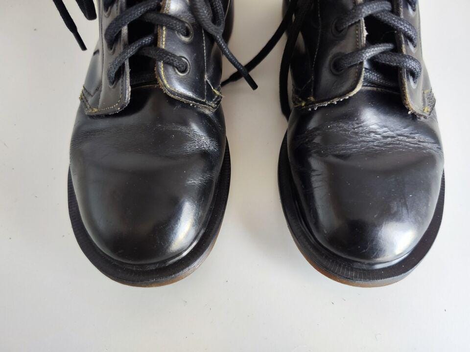 Dr Martens 10 Eye 1490 Black Vintage England Ankle Boots UK3 Dr Martens 10 Eye 1490 Black Vintage England Ankle Boots UK3