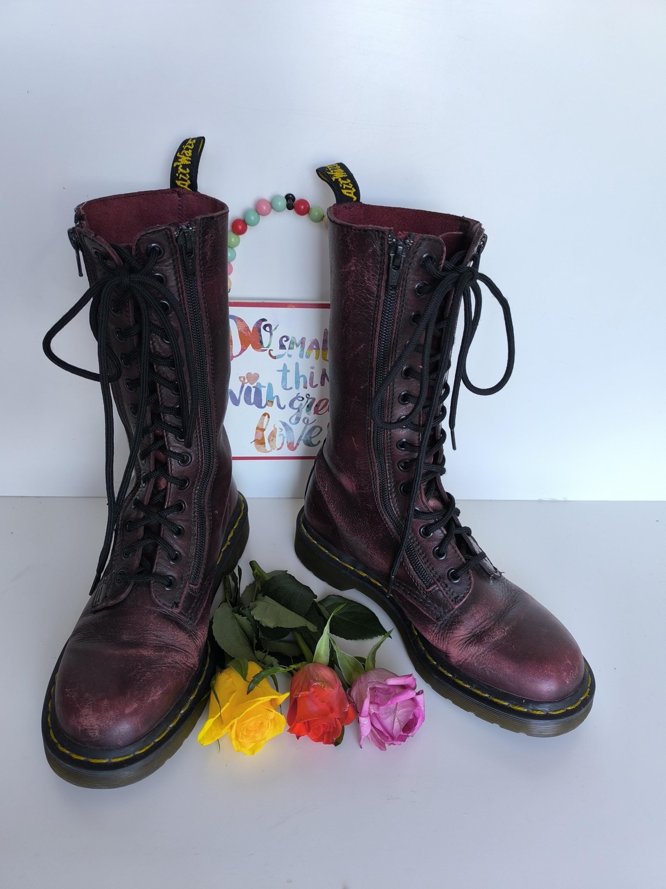 Botas Dr Martens 9733 de media caña con 14 agujeros y doble