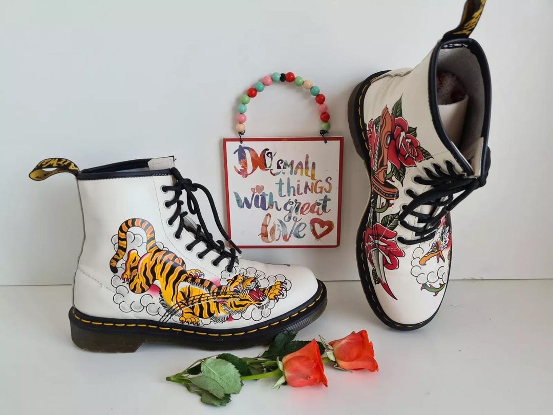 Dr Doc Martens 1460 8 Hole Skull Grez Tattoo White Boots UK8 US10