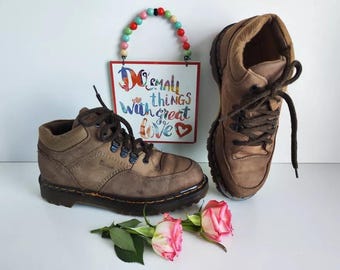 Doc Marten display picture 3