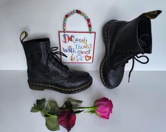 Botines Dr. Martens 1460 Vonda Floral, Rosas Negras, UK5 EU38 US7