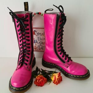 [Dr.Martens] Poster II ☆送料込☆ Dr. Martens が 2024 AW シーズンを象徴するグローバル