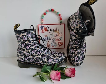 Dr Martens 1460 8 Hole Pascal Floral Flower Daisy White  display picture 1