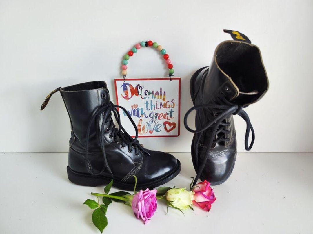 Dr Martens 10 Eye 1490 Black Vintage England Ankle Boots UK3 Dr Martens 10 Eye 1490 Black Vintage England Ankle Boots UK3