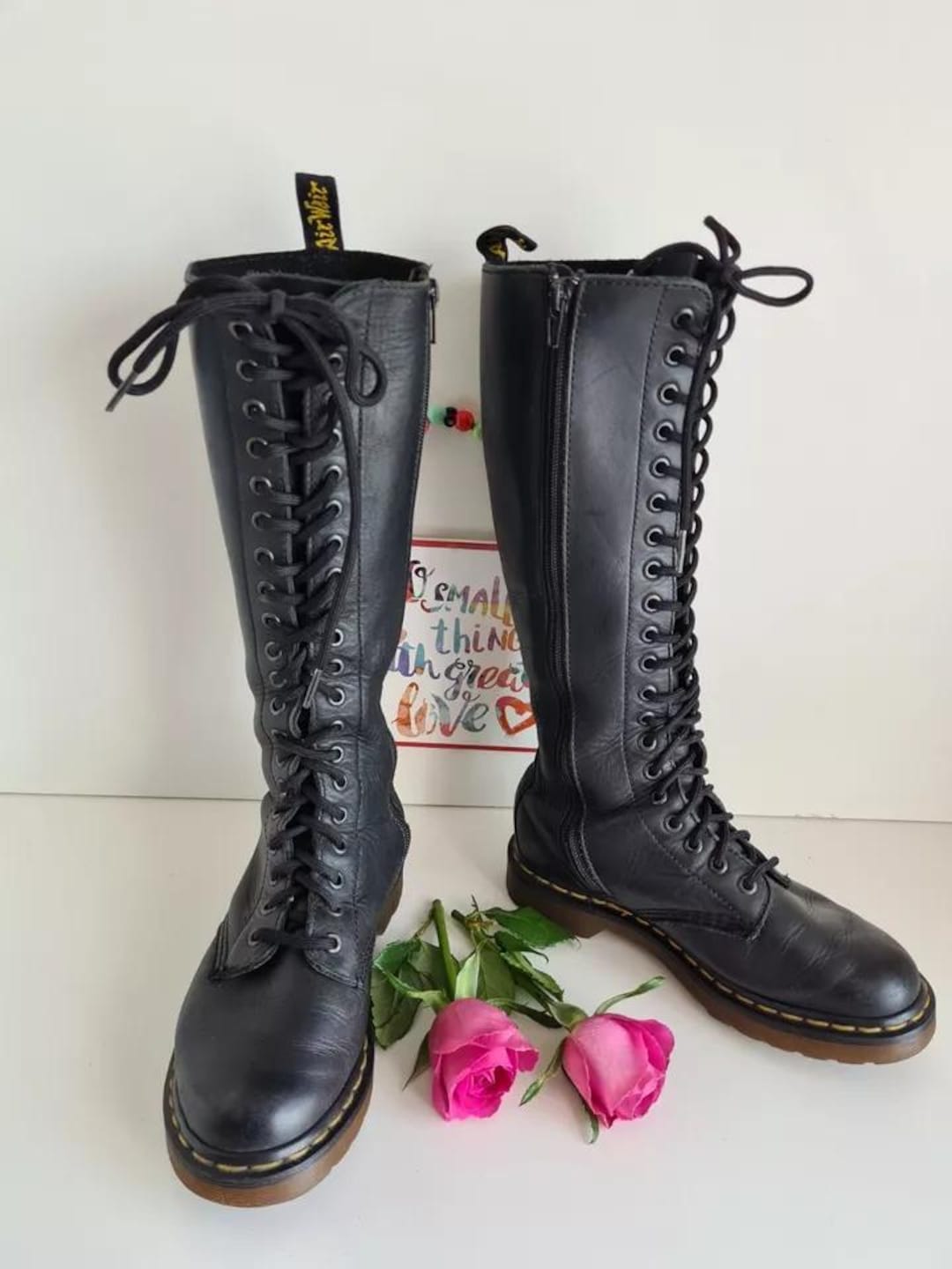 Botas altas con cremallera y 20 ojales de Martens, con