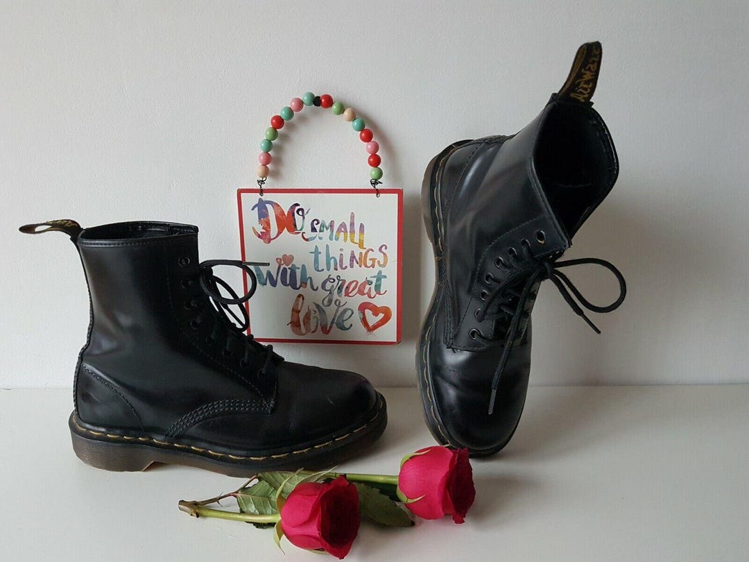 Vintage Dr. Martens 1460 Black Leather 8-hole Boots (UK 5 / US 7