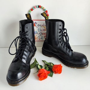 Dr Martens 10 eye 1490 black vintage england ankle boots UK7 EU41 US9