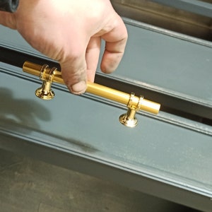 Commode/chiffonnier 5 tiroirs rénovée avec passion et style. Finition intérieure des tiroirs au choix de l'acquéreur. image 10