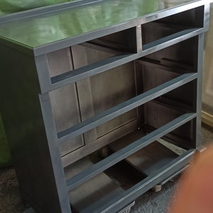 Commode/chiffonnier 5 tiroirs rénovée avec passion et style. Finition intérieure des tiroirs au choix de l'acquéreur. image 8
