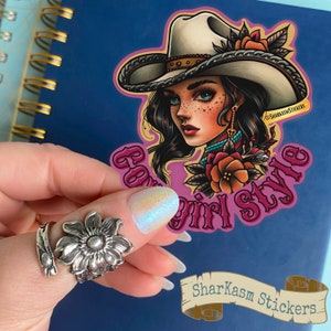 Pegatina de estilo vaquera moderna / Tatuaje de la vieja escuela americana / Neotradicional / Chicas de rodeo / Arte de reina del rodeo con vaquera tatuada del oeste
