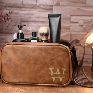 Personalized Leather Toiletry Bag, Custom Groomsmen Leather Dopp Kit, Groomsmen Gift, Gift for Him, Anniversary Gift,Men&#39;s Leather Accessory