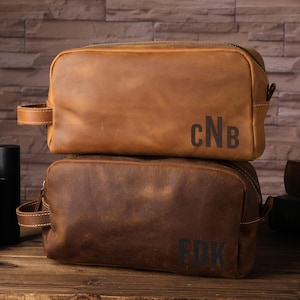 Personalized Men&#39;s Leather Toiletry Bag, Groomsmen Leather Dopp Kit, Best Man Gift, Anniversary Gift, Waterproof Leather Toiletry Bag