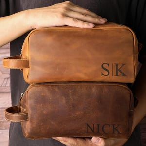 Personalized Groomsmen Leather Toiletry Bag, Men&#39;s Leather Dopp Kit, Groomsmen Gift, Anniversary Gift, Waterproof Leather Toiletry Bag