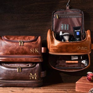 Personalized Groomsmen Toiletry Bag Gift, Engraved Men's Leather Toiletry Bag, Groomsmen Gifts, Travel Toiletry Bag,Groomsmen Proposal Gifts