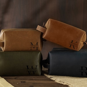 Personalized Groomsmen Leather Dopp Kit, Men&#39;s Leather Toiletry Bag, Graduation Gift, Best Man Gift,Anniversary Gift,Men&#39;s Leather Accessory
