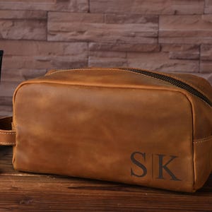 Personalized Groomsmen Leather Toiletry Bag, Men&#39;s Leather Dopp Kit, Groomsmen Gift, Anniversary Gift, Waterproof Leather Toiletry Bag