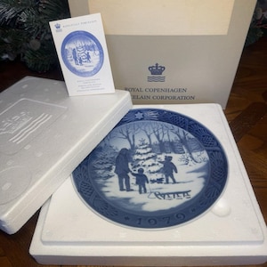 Vintage 1979 Royal Copenhagen ”choose Tree&#39;&#39; Christmas plate Original Box/Brochu
