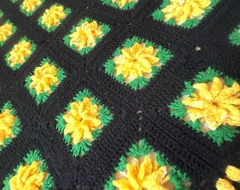 VTG Handmade Häkeldecke Afghan 3D Blumen Decke 170x130 cm Gelb / Schwarz