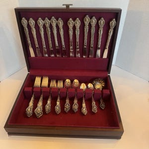 International Deepsilver SilverPlate Flatware Set 62 PCs 12 Servings Orleans Box