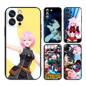以下が含まれることがあります： アニメスタイルのイラストが描かれた携帯電話ケースのコレクション。ケースには、詳細な衣装を着たピンクと黒の髪のキャラクターが描かれています。背景には黄色と青の色合いがあり、一部のケースにはテキストが表示されています。