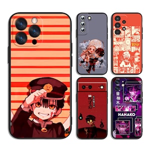 Könnte beinhalten: Eine Sammlung von Handyhüllen mit Illustrationen im Anime-Stil. Designs umfassen eine Figur in Schuluniform, ein Paar und andere von Manga inspirierte Kunstwerke. Die Hüllen sind in verschiedenen Farben erhältlich, darunter Rot, Orange und Lila.