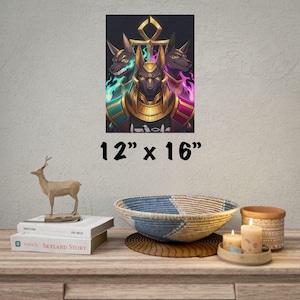 Op de afbeelding: Een rechthoekige wandkunstprint van 30,48 cm bij 40,64 cm met een gestileerde illustratie van drie figuren met jakhalskoppen in gouden en donkere bepantsering, gecentreerd rond een gouden ankh-symbool, met levendige blauwe en paarse energievlammen.