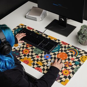 Happy desk mat | Smiley desk pad | Mouse pad for office, home | Mousepad L | Extended desk pad XXL