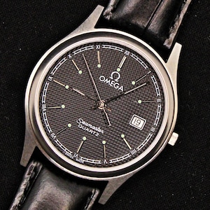 Reloj suizo vintage Omega Seamaster con esfera negra en relieve, ref. 1425