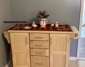 Breakfast bar in the kitchen center