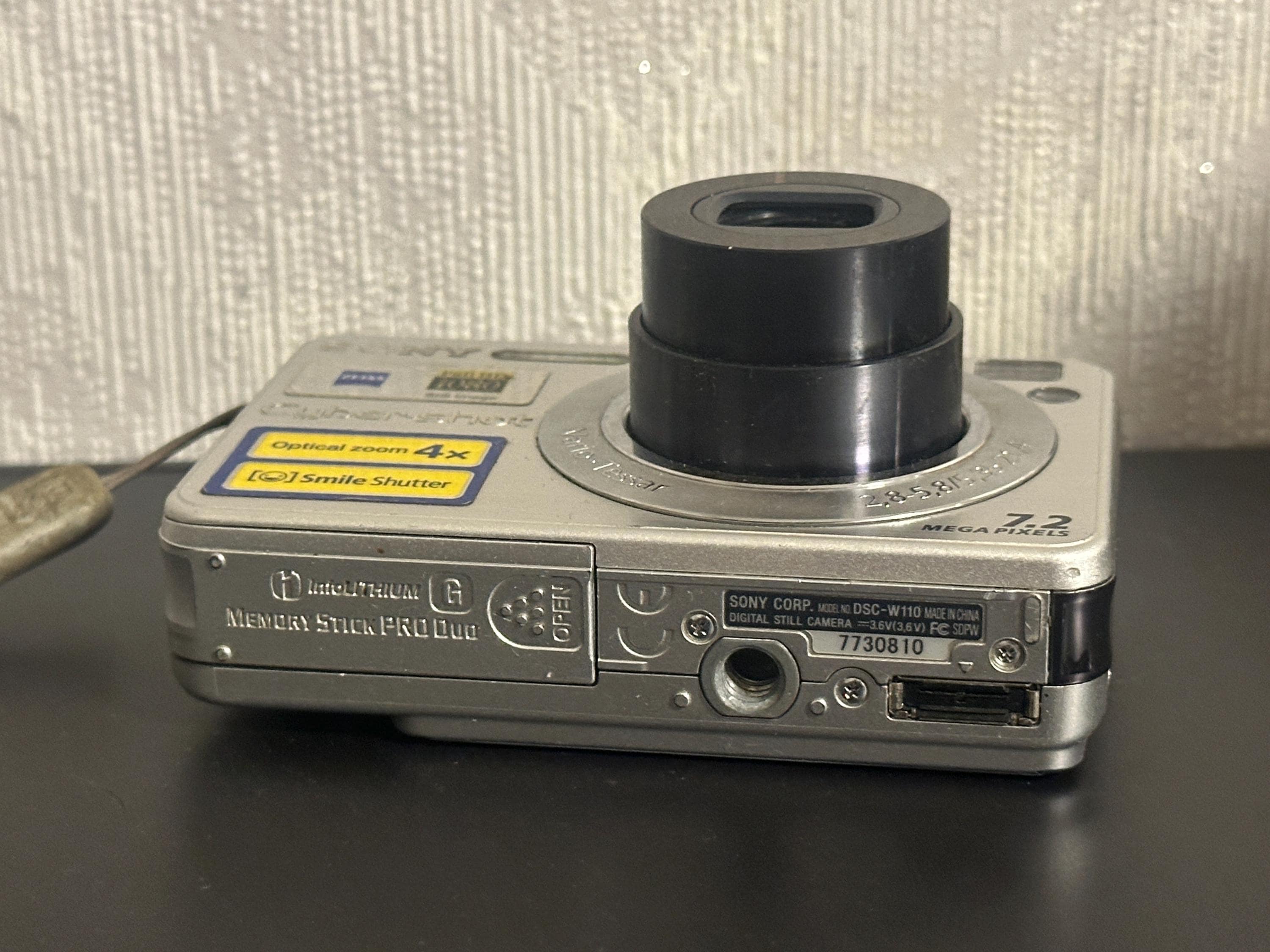 Sony Cyber-shot DSC-W110 シルバー Sony Cyber-shot DSC-W110 7.2MP Digital Camera - Silver for