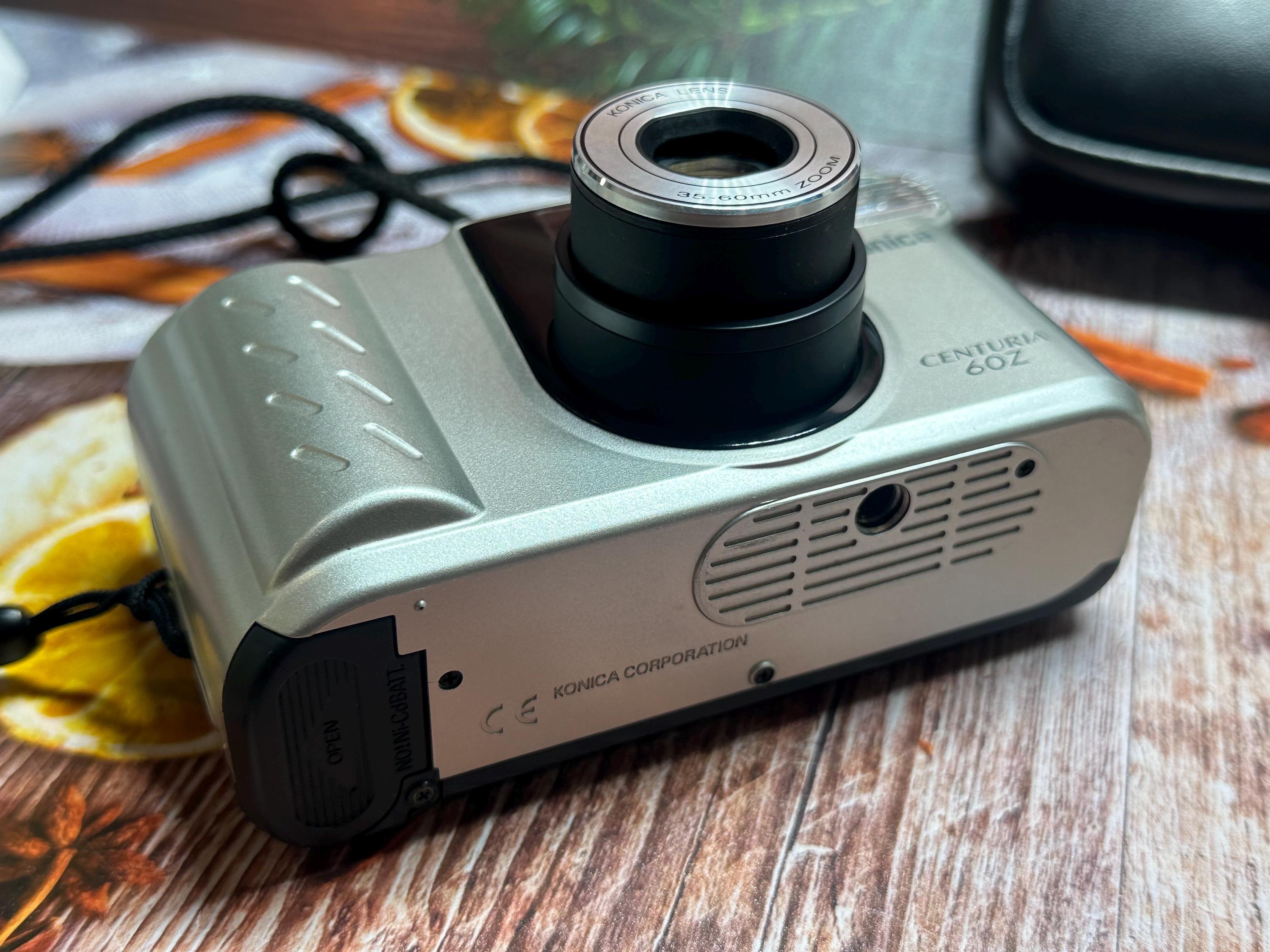 カメラ ヴィンテージ コニカ 60z シルバー 35-60mm ズームフィルム