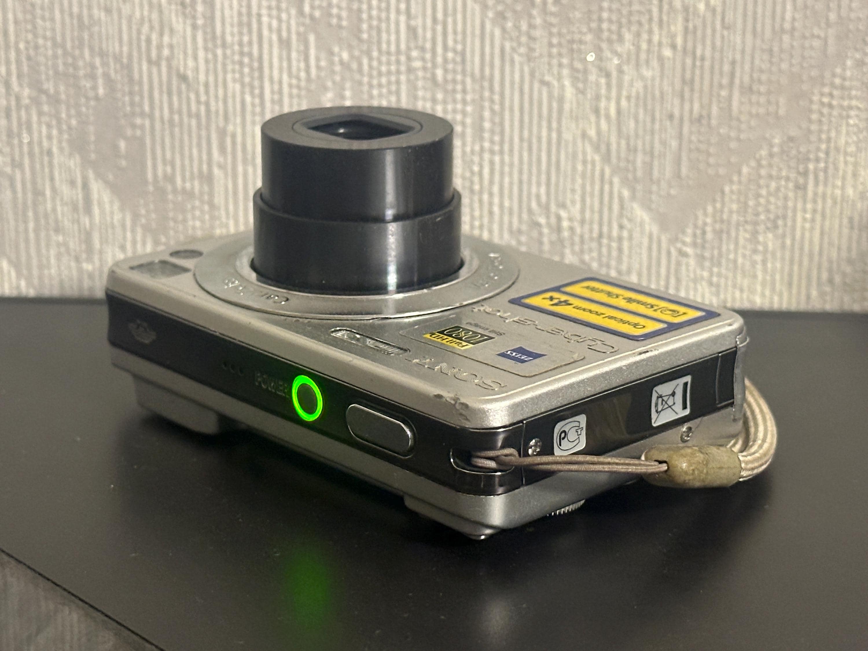 Sony Cyber-shot DSC-W110 シルバー Sony Cyber-shot DSC-W110 7.2MP Digital Camera - Silver for