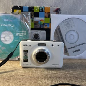 Nikon Coolpix S30 Waterproof Digital Camera White 3X Optical Zoom Strap Tested