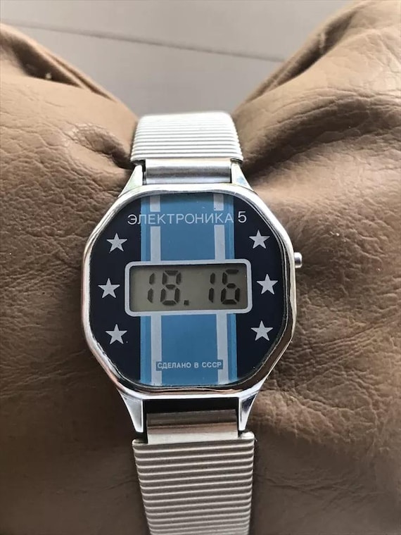 Montre Vintage à Quartz URSS - Années 80-90 - Boîtier Doré, Bracelet Cuir Noir - Homme