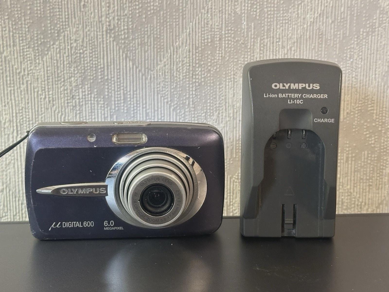 Olympus Digital 600 – 6MP Compact Digital Camera – Blue/silver