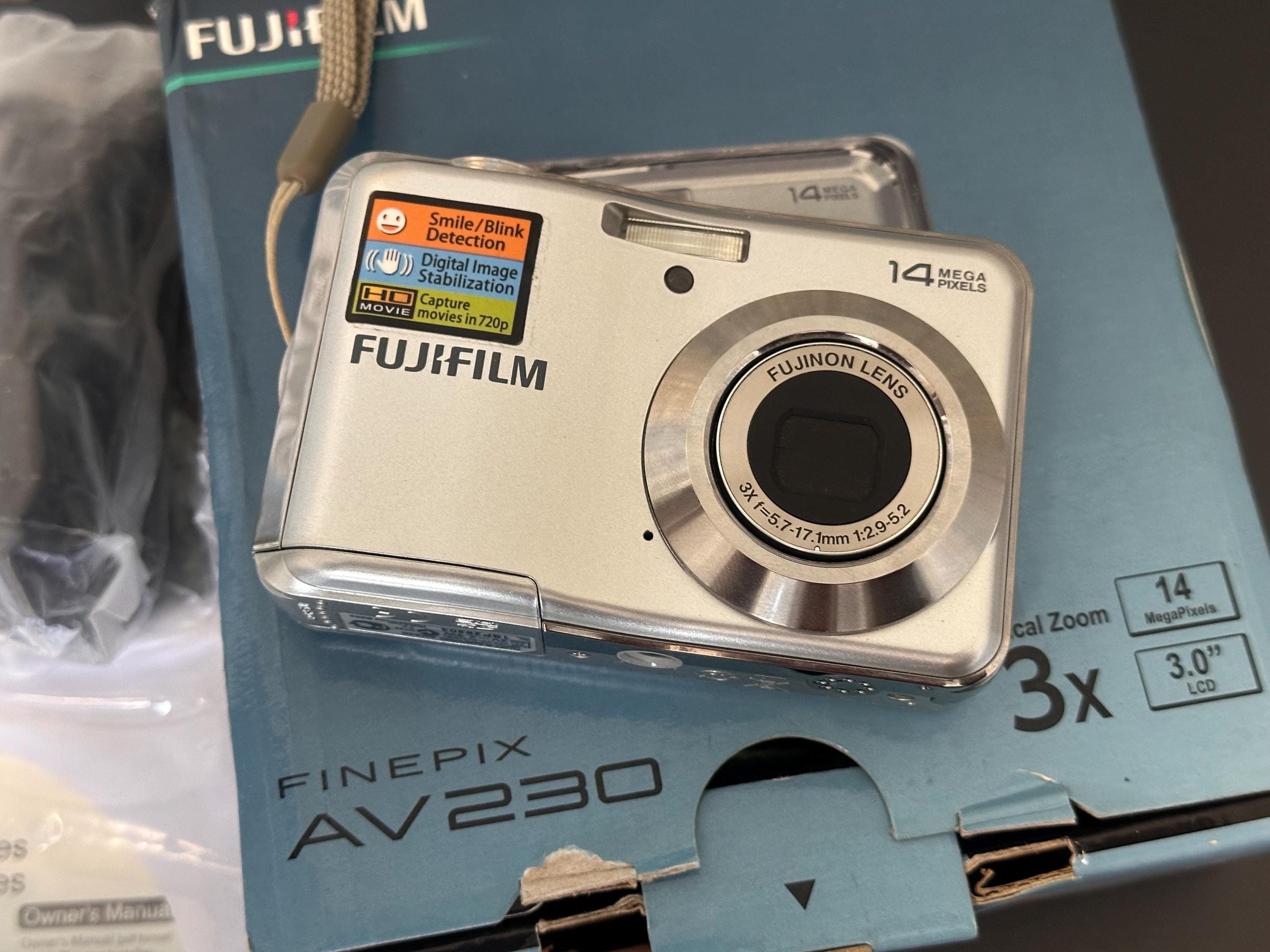 Fujifilm FinePix E510 5.2MP 3x Optical Zoom Silver Compact Digital
