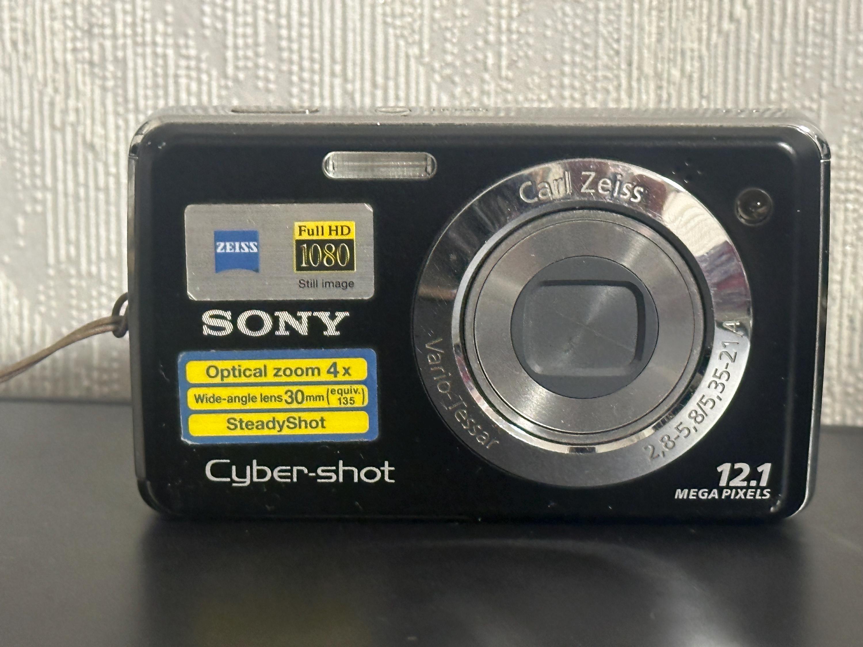 Sony Cyber-shot DSC-W210 Carl Zeiss 12.1MP Digital Camera - Black