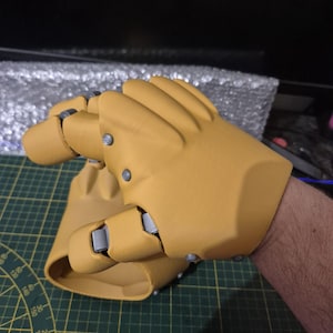 Gele konijnenhandschoenen